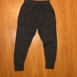 Fitted gray joggers